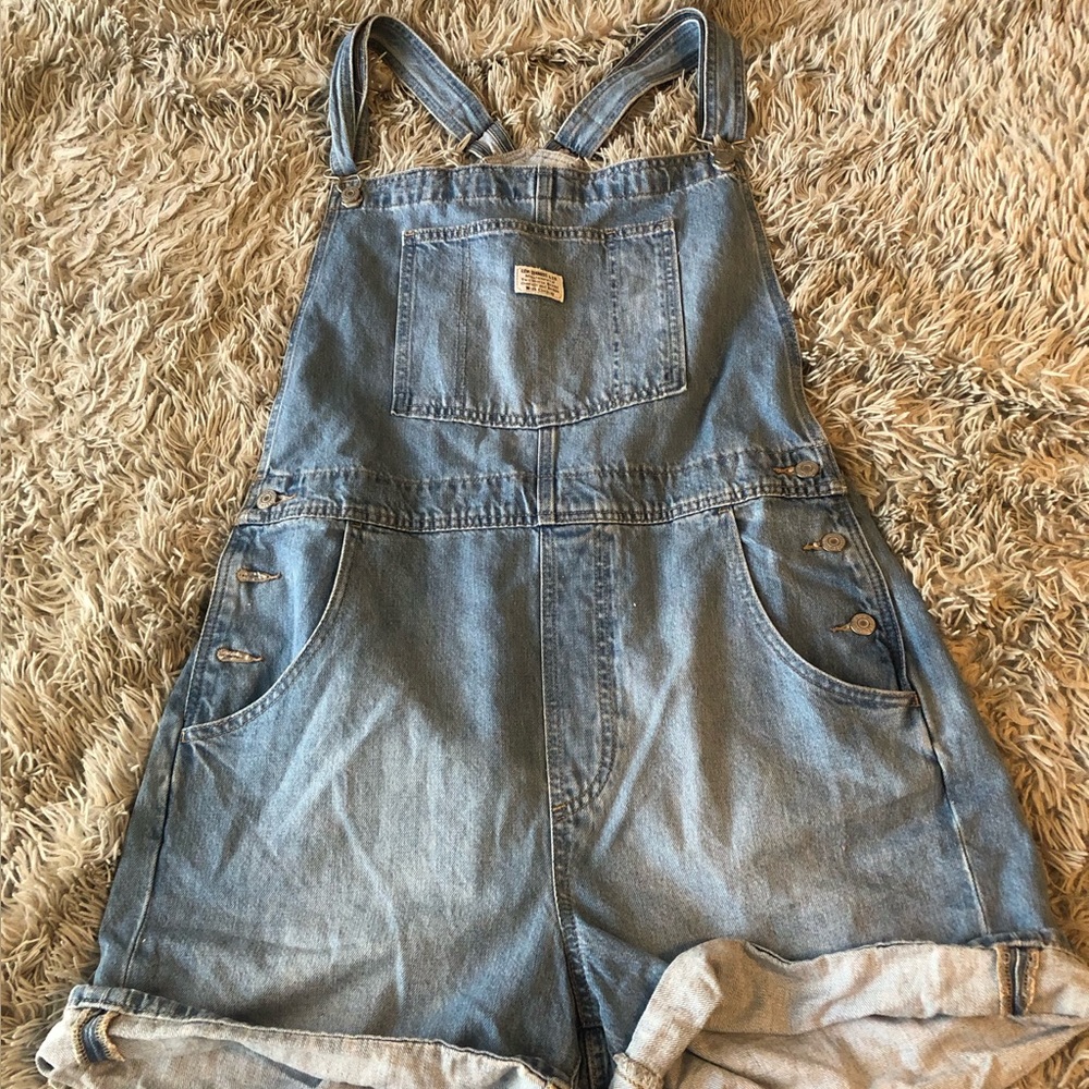 Levi’s shortalls